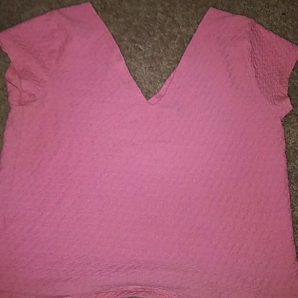 Cute peach colored crop top - Picture 3 of 4